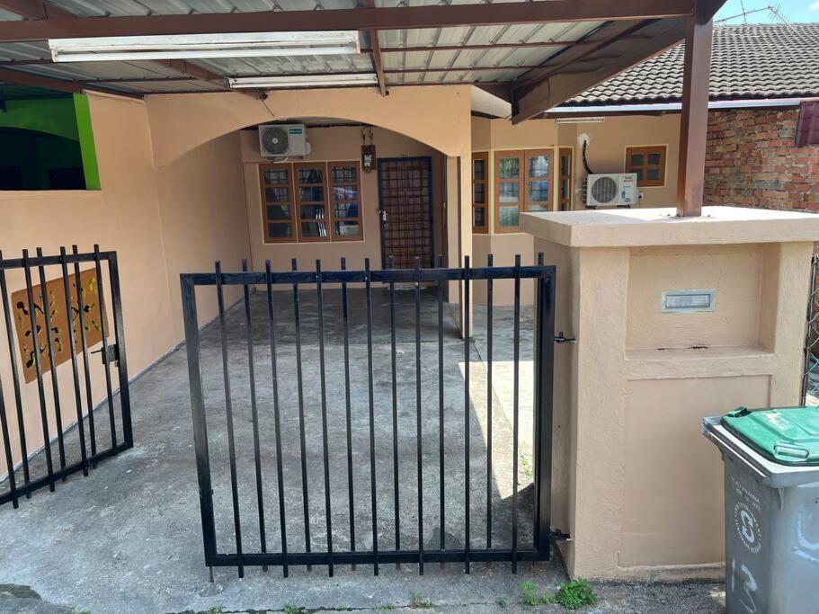 Indah Homestay, Pasir Gudang Johor 외부 사진